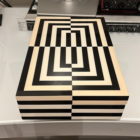 Jonathan Adler LARGE OP ART LACQUER BOX - Picture 3 of 12